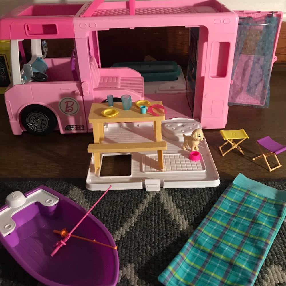 Barbie 3in1 Dream Camper;plus Barbie soccer field with goals